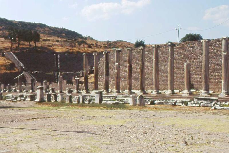 83-Pergamo (Asclepion e teatro romano),13 agosto 2006.jpg